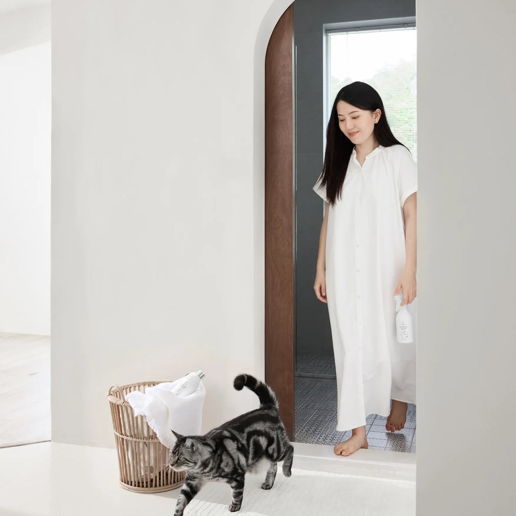 Pet-safe non-toxic bathroom cleaner infused with catnip oil to calm cats and repel bugs